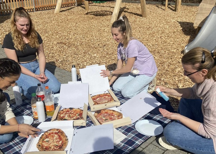 Akidemy-Unsere MA - Team Pizza